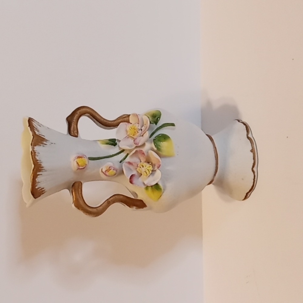 Vintage Enesco Vase 3d Delicate Flowers Muted Colors Mold E3327